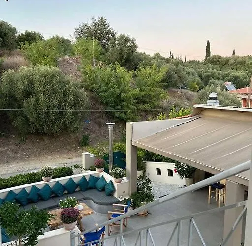 Ήσυχο Δυάρι Με Καταπληκτικό Αίθριο !