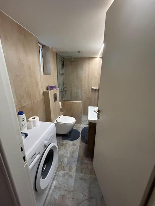 Apartment ήσυχο δυάρι με καταπληκτικό αίθριο !