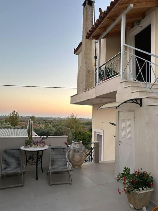 ήσυχο δυάρι με καταπληκτικό αίθριο ! Apartment Pyrgos (Elis)